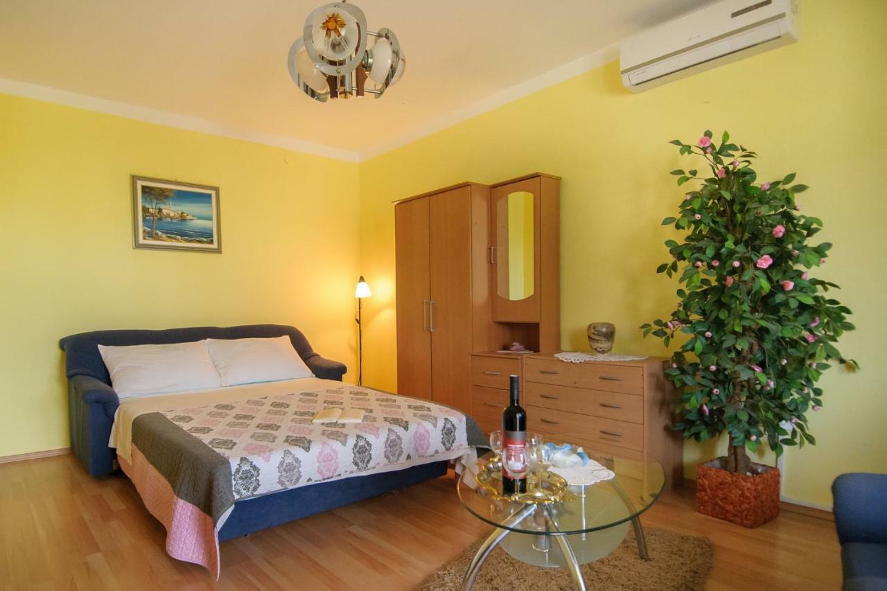 Apartments Nives Porec Exterior photo